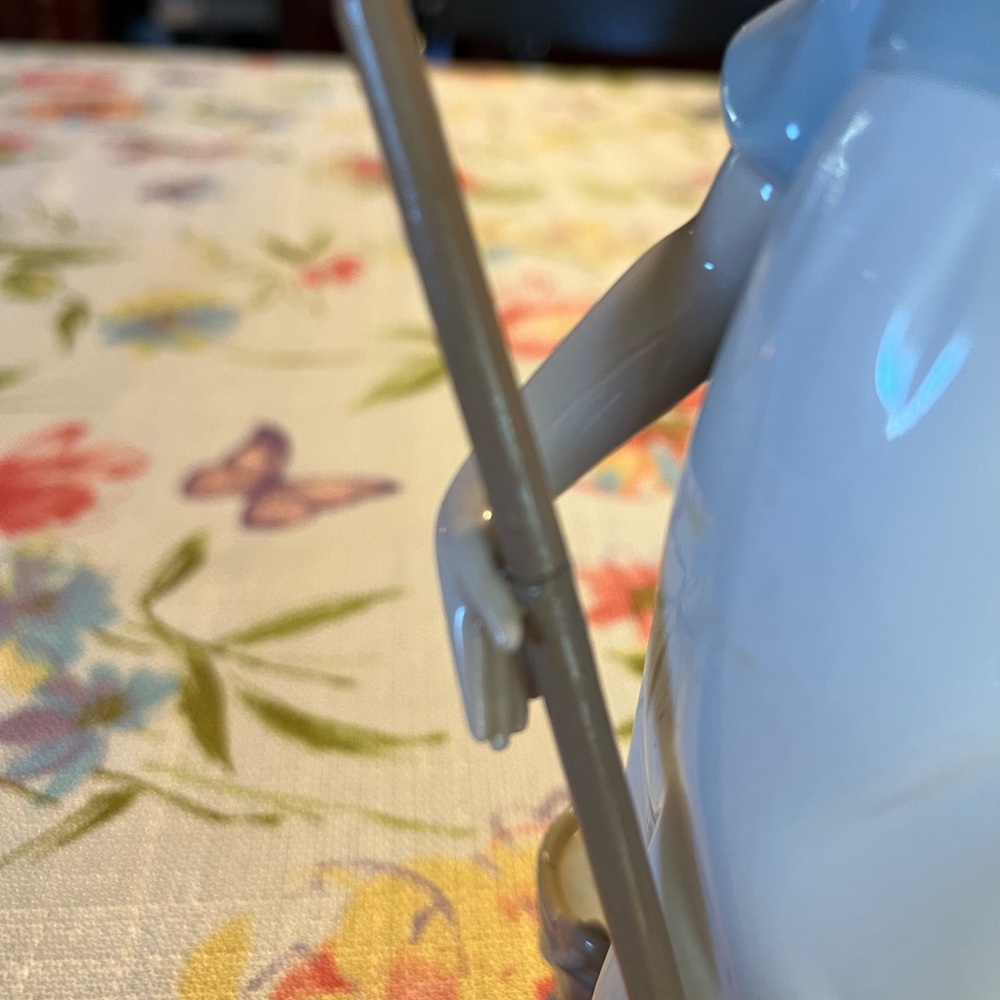 Lladro Charming Blue and White Porcelain Figurine - Picture 5 of 9